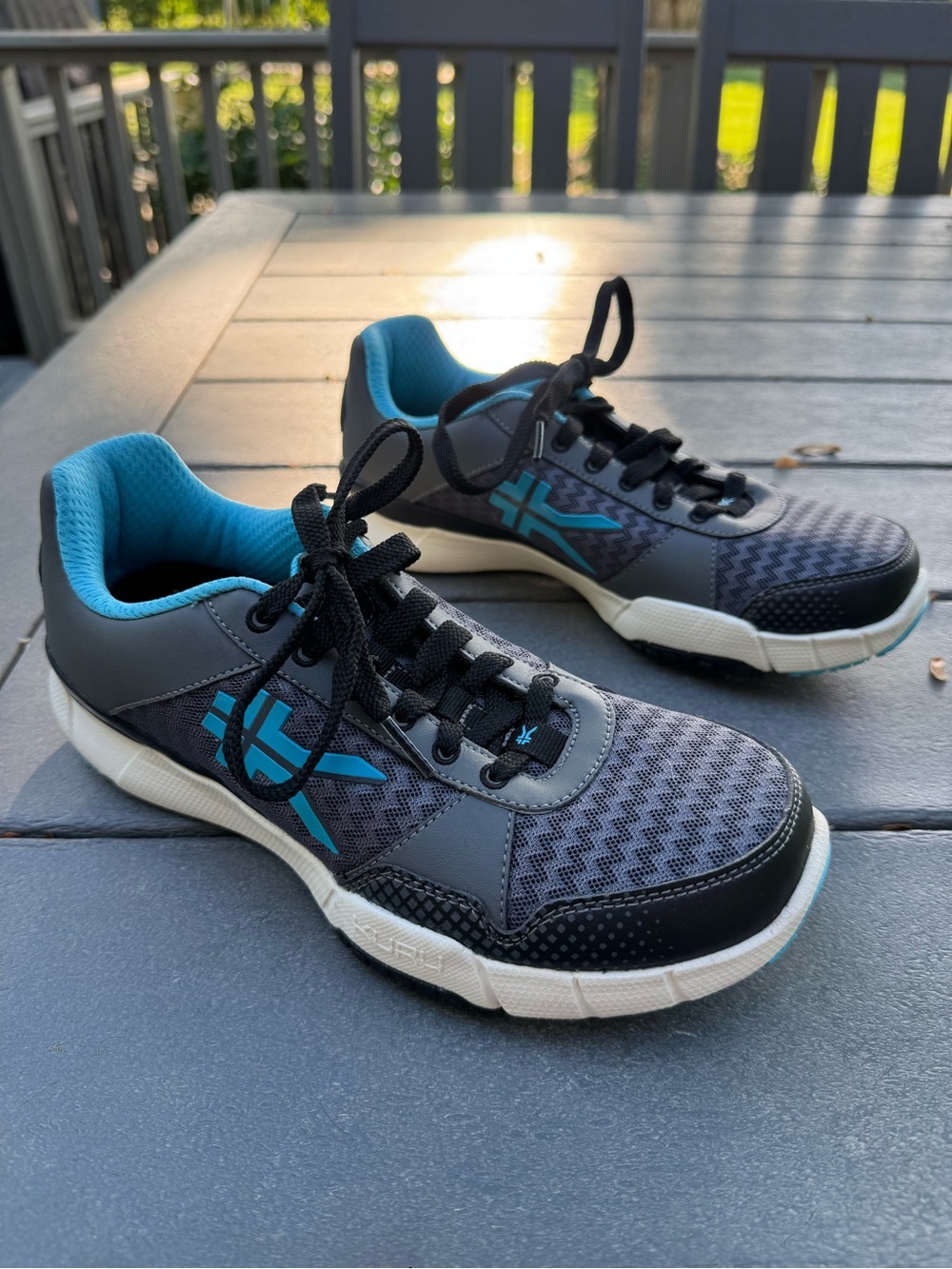KURU Quantum Sneakers in Urban Concrete, White & Topaz Blue